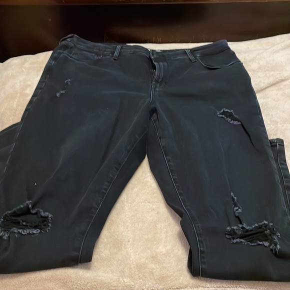 Old Navy Distressed Jeans - Picture 4 of 5